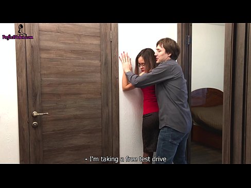 ❤️ מתווך סקסית מטלטל בחושניות את הכוס שלה ומזיין בזמן מכירת הדירה שלה - קרמפאי סופר-פורנו אצלנו ❌️❤